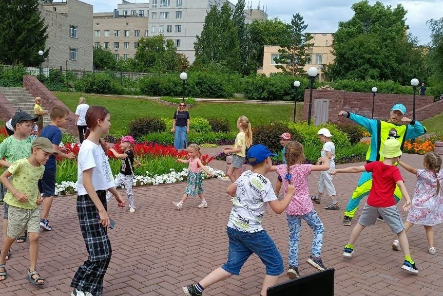 Детская дискотека "Ну-ка, все вместе!" Детская дискотека "Ну-ка, все вместе!"
