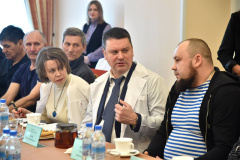 Сергей Чирков встретился с ветеранами СВО в центре реабилитации Социального фонда Сергей Чирков встретился с ветеранами СВО в центре реабилитации Социального фонда